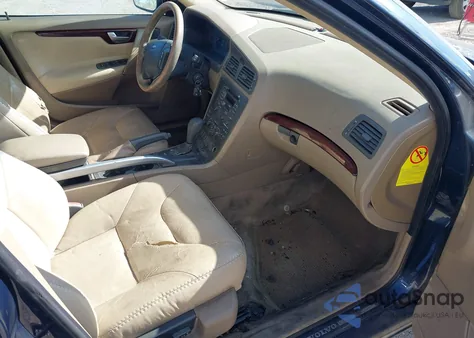 2001 Volvo V70 Xc z USA, uszkodzony, nr VIN YV1SZ58D311023121